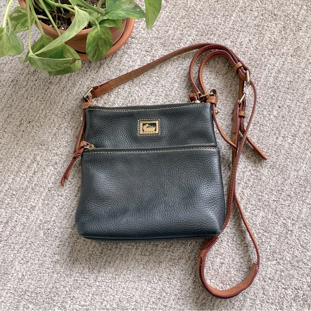 Black Pebble Grain Dooney & Bourke Crossbody